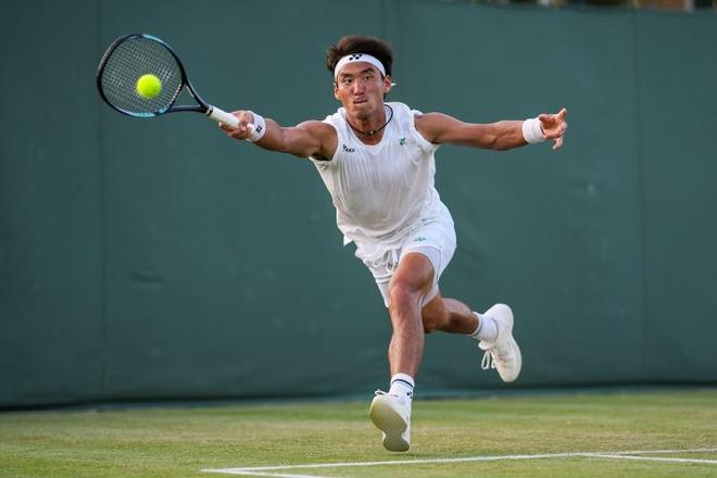 与布朗曾在 与布朗曾在