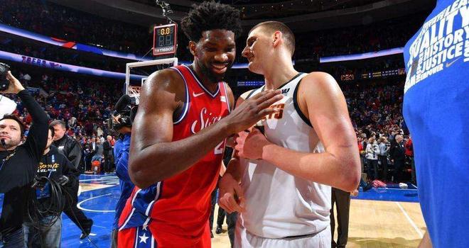 在幕后默默 在幕后默默