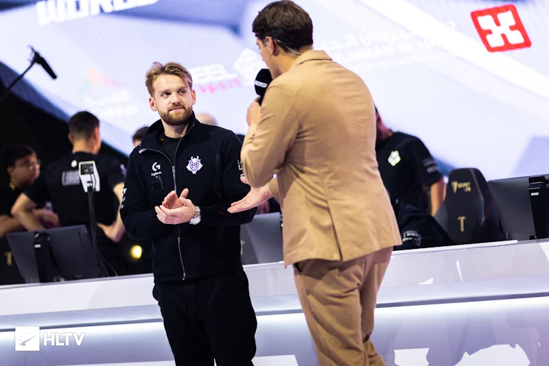 希腊媒:曼联与皇马已经报价奥林匹亚科斯18岁中场穆扎基蒂斯